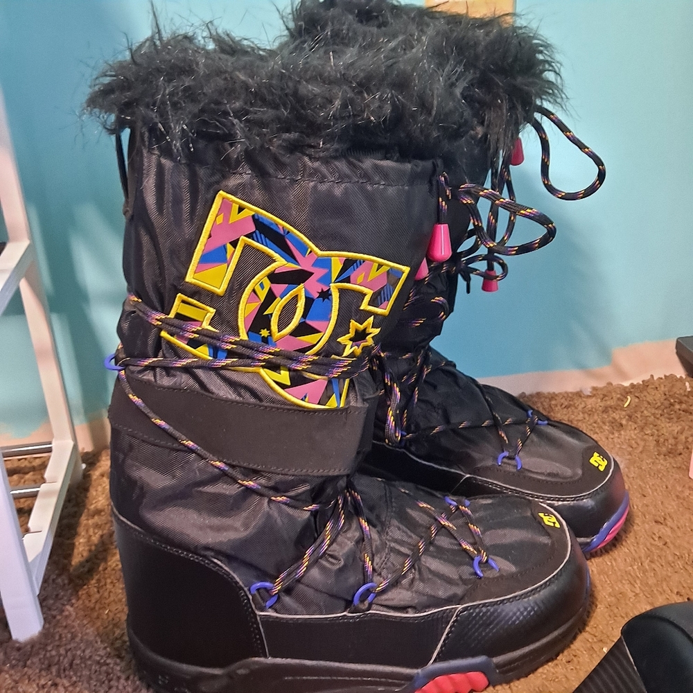 RARE vintage y2k DC chalet snow boots